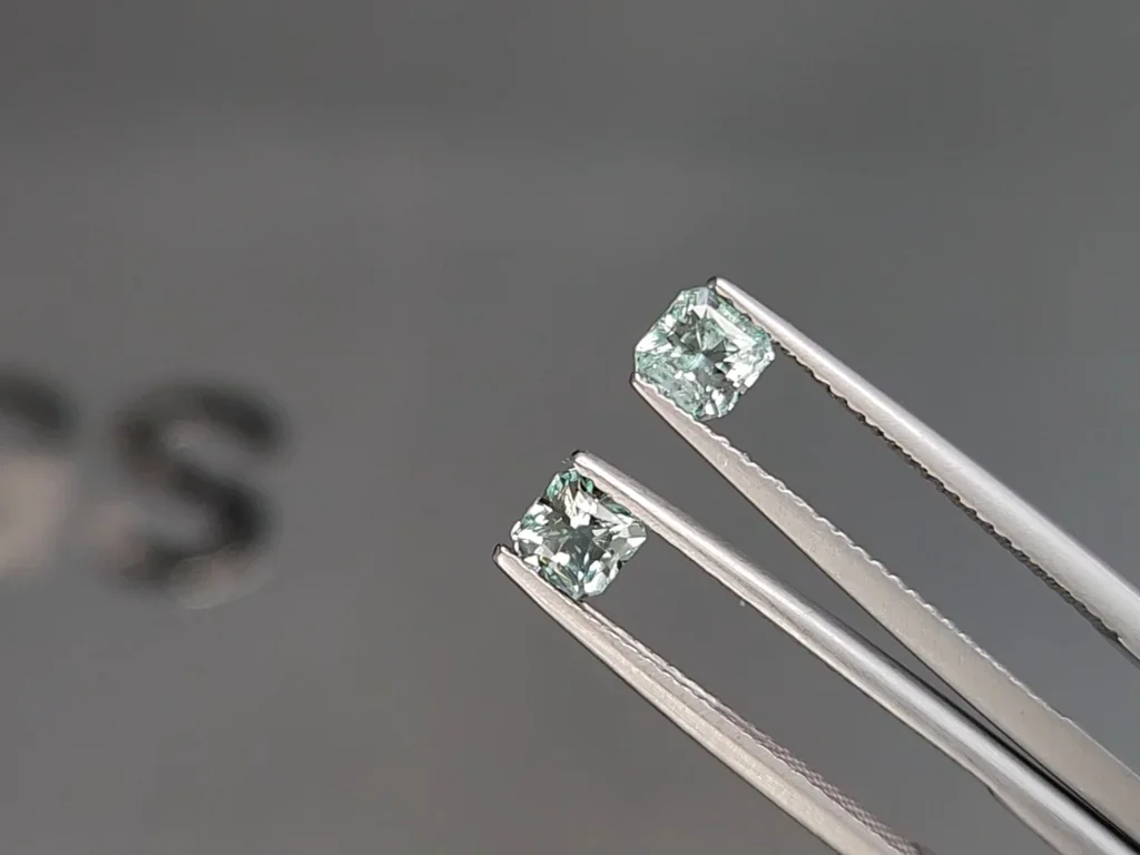 Par de esmeraldas de talla radiante de 0,74 ct, Afganistán Image №3