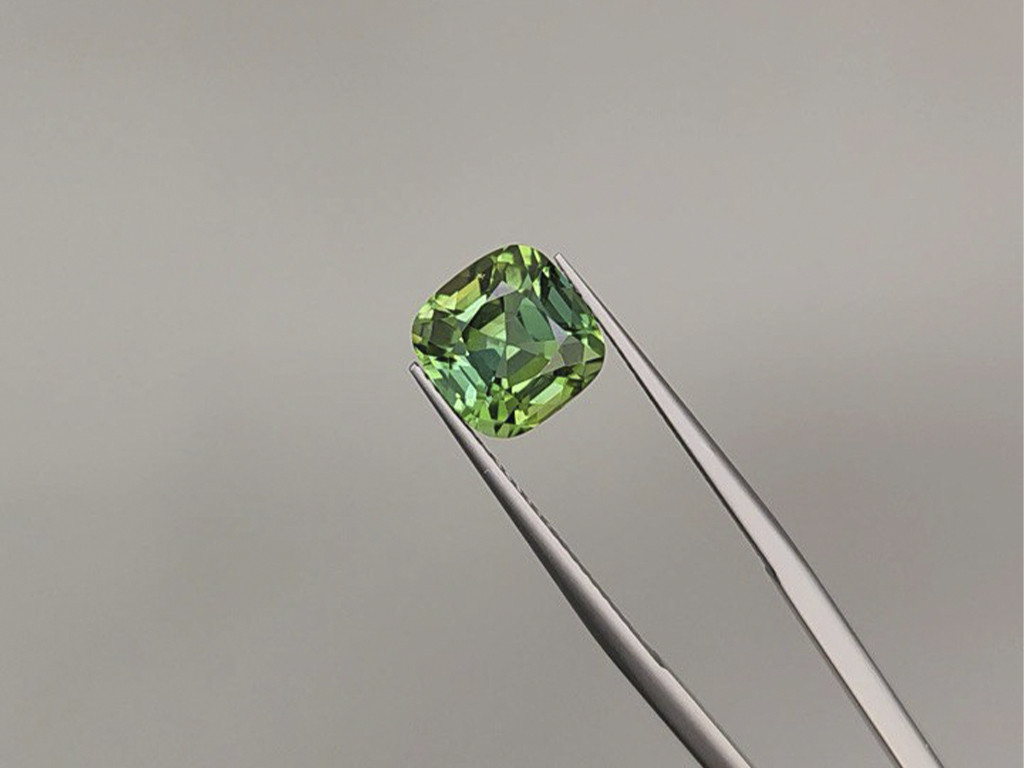 Tourmaline verte taille coussin, 3,37 carats, Nigéria Image №3