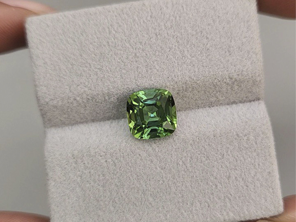 Tourmaline verte taille coussin, 3,37 carats, Nigéria Image №4
