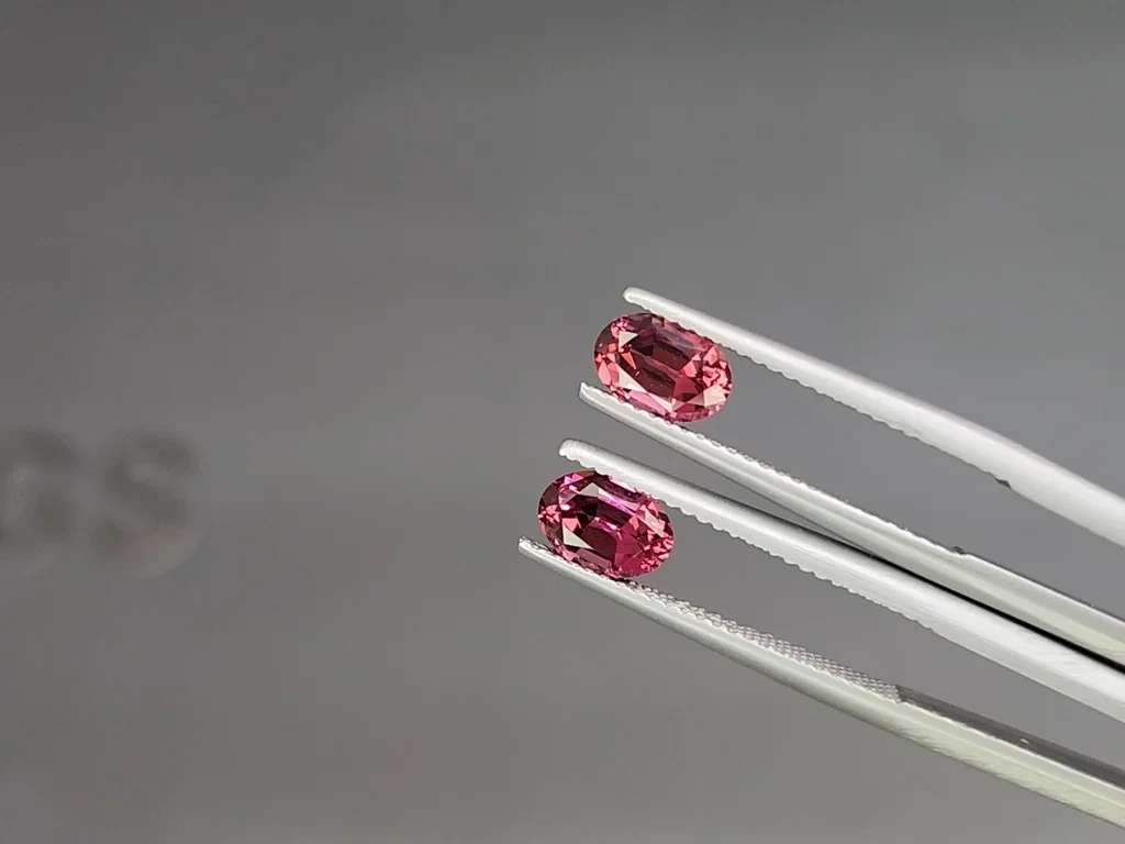 Pair of rhodolite garnets oval cut 2.18 carats, Madagascar Image №3