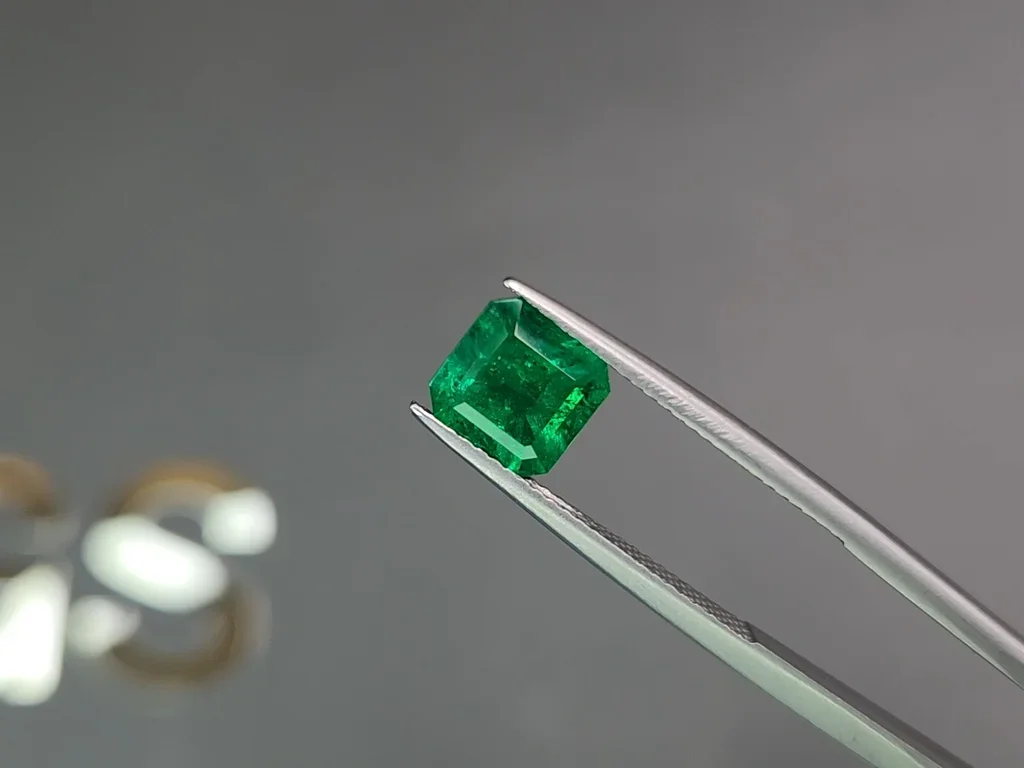 Colombian emerald top color Muzo Green 1.79 ct Image №3