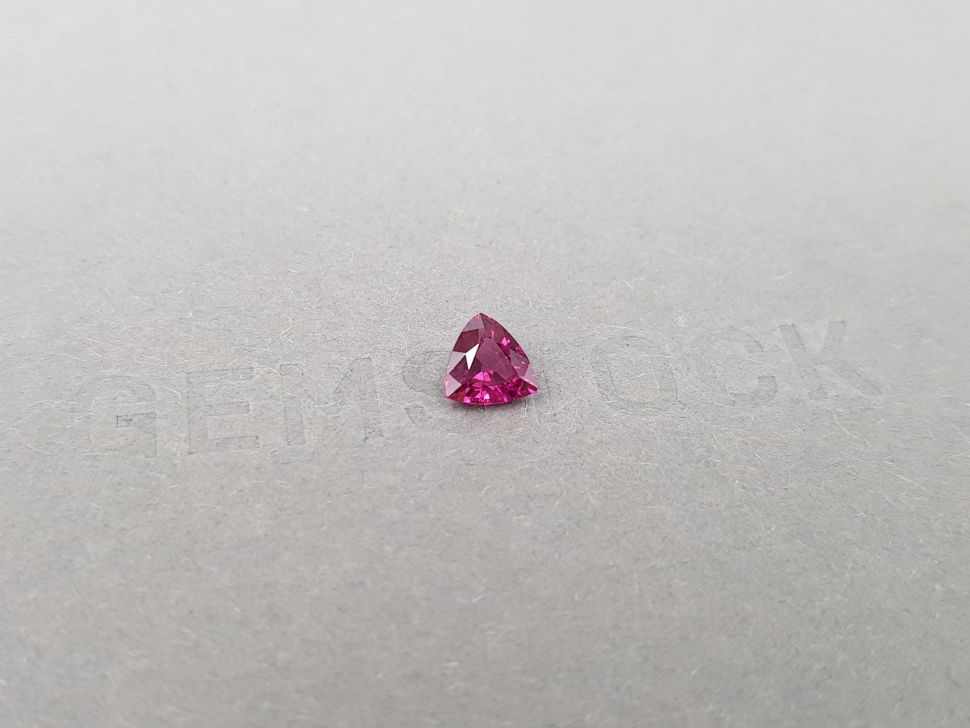 Unheated hot pink sapphire in trillion cut 0.71 ct, Madagascar Image №2