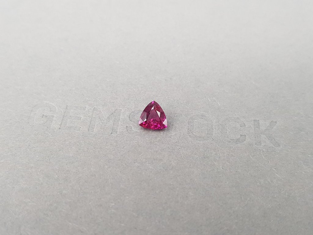 Unheated hot pink sapphire in trillion cut 0.71 ct, Madagascar Image №3