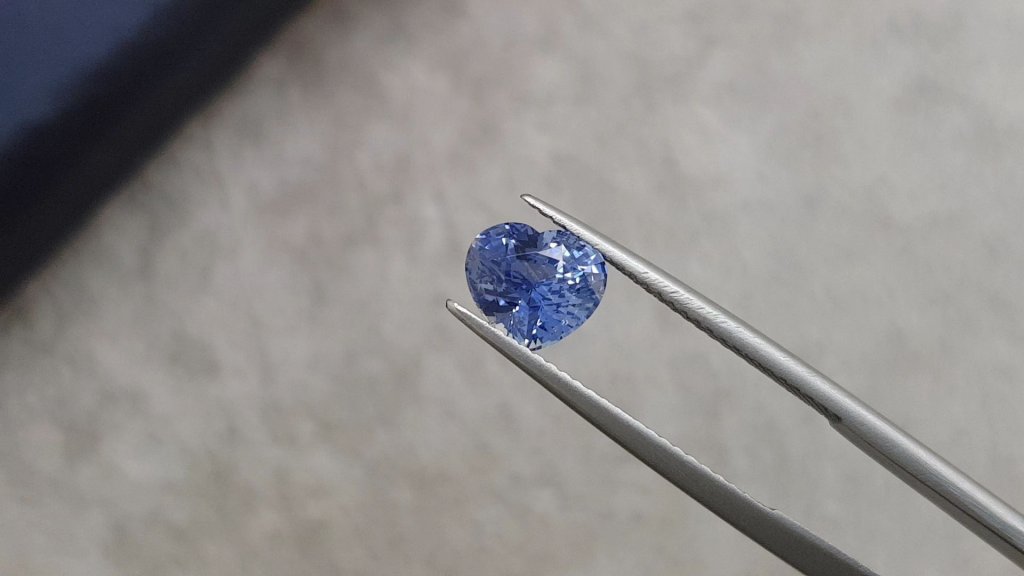 Cornflower blue sapphire from Sri Lanka in heart shape 2.04 ct Image №3