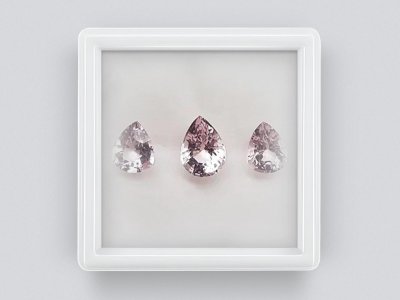 Satz afrikanischer Morganite im Birnenschliff von 2,63 Karat photo