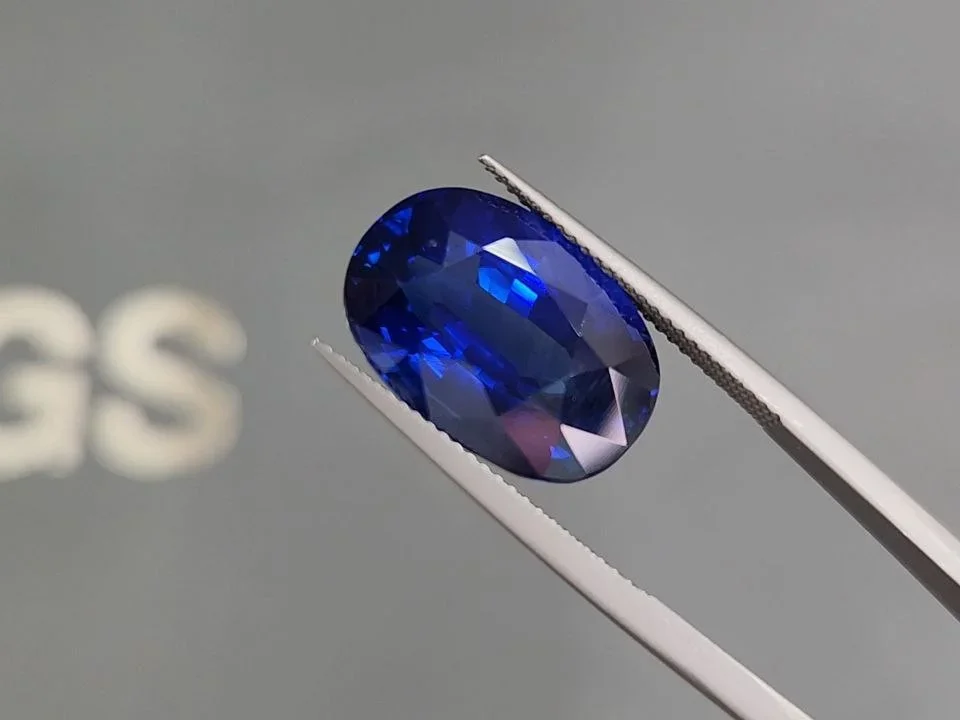 Saphir bleu intense Bleu Royal taille ovale 17,14 carats, Sri Lanka Image №3