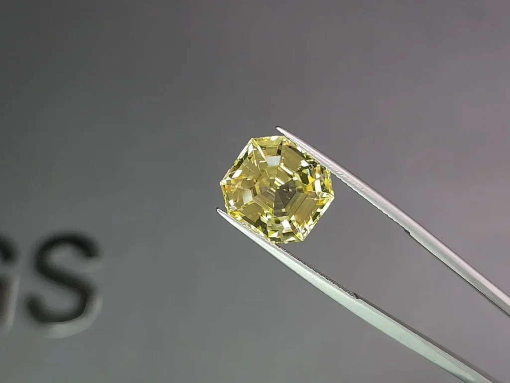 Saphir jaune taille octogonale non traité 10,90 carats, Sri Lanka Image №3