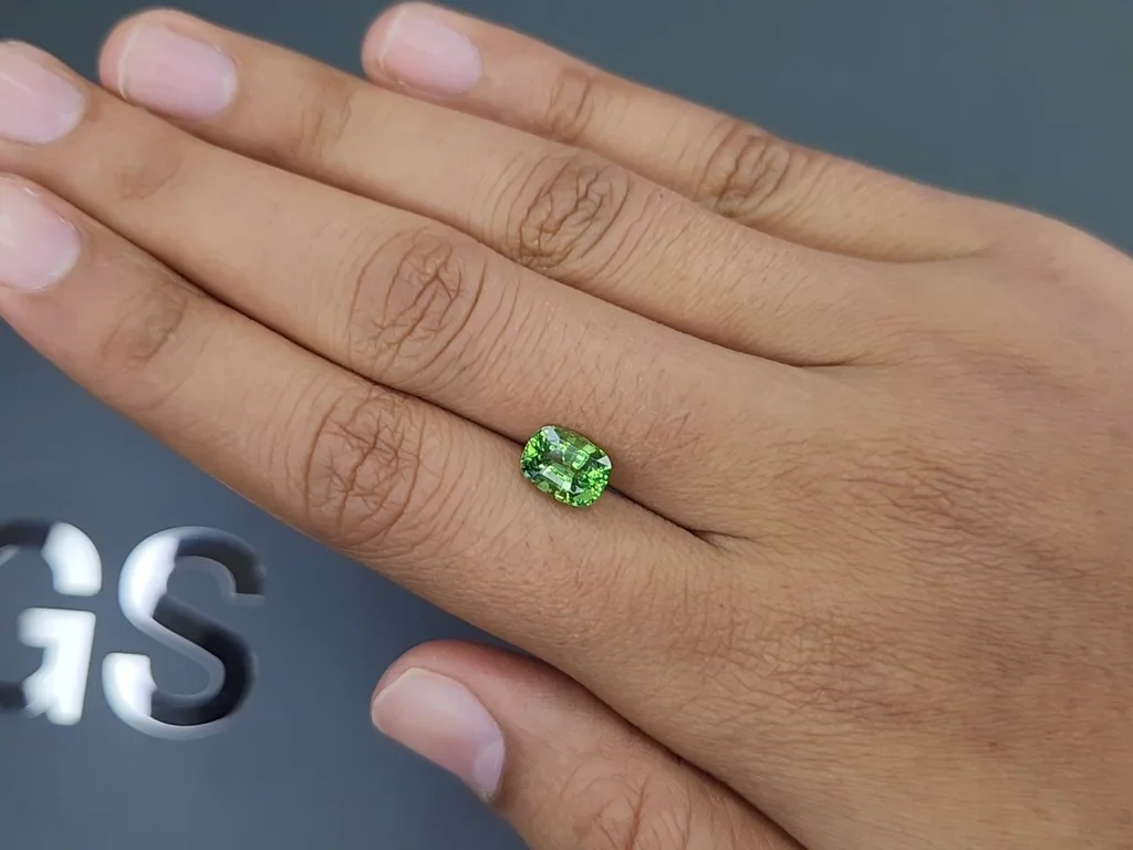 Granate tsavorita verde brillante talla cojín 2,10 quilates, Tanzania Image №2