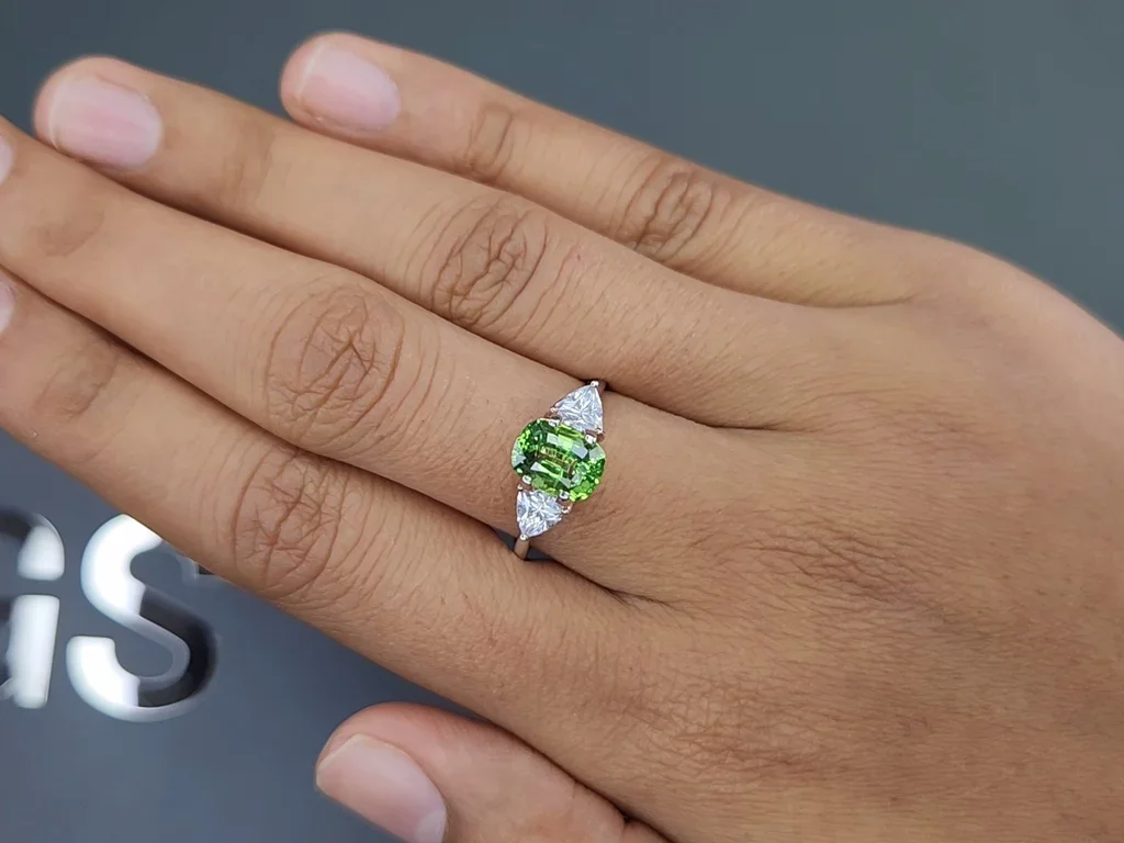 Granate tsavorita verde brillante talla cojín 2,10 quilates, Tanzania Image №5