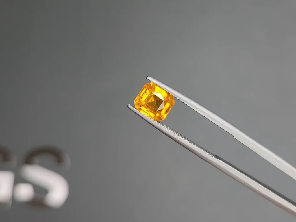 Granate espesartina color fanta talla octogonal 1,77 carats, África Image №3