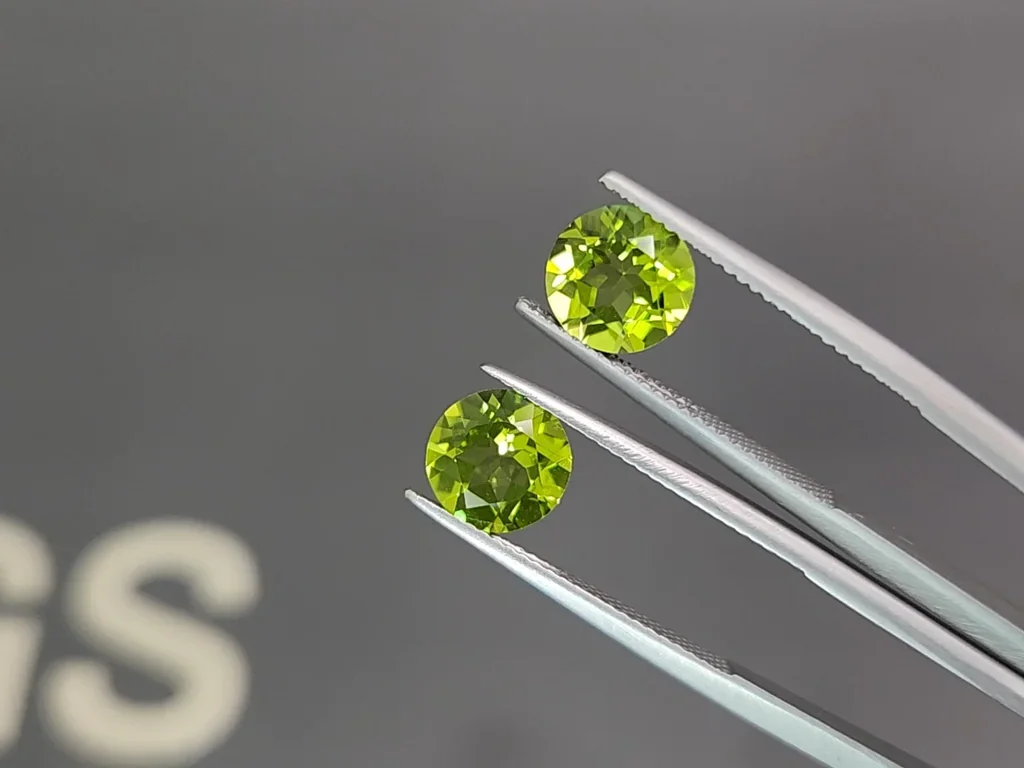 Paire de péridots taille ronde 4,12 carats, Burma Image №3
