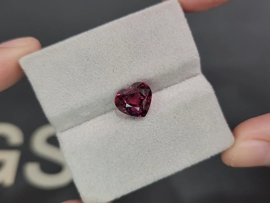 Garnet rhodolite heart shape 4.02 carats, Tanzania Image №4