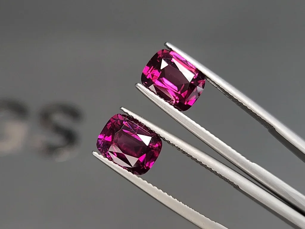 Pair of rhodolite garnets  cushion cut 5.55 carats, Africa Image №3