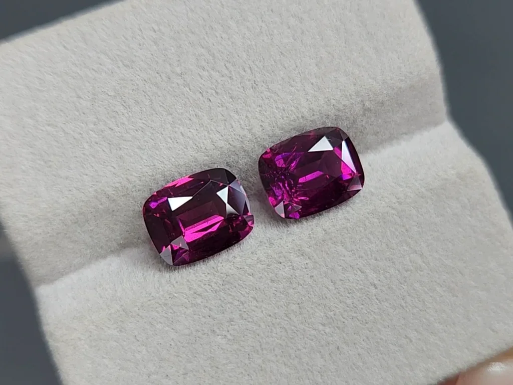 Pair of rhodolite garnets  cushion cut 5.55 carats, Africa Image №4