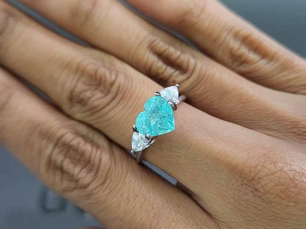 Neongrünlich-blauer, herzförmig geschliffener Paraiba-turmalin 2,61 karat, Mosambik Image №5