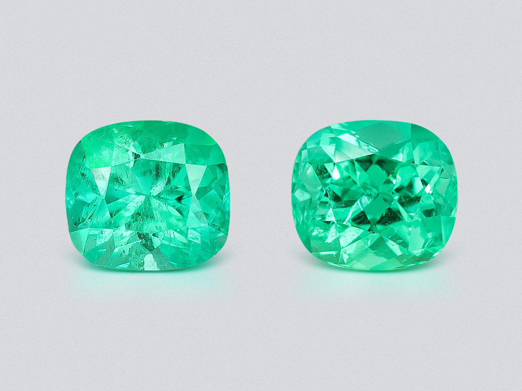 Pair of Intense Green emeralds in cushion cut 9.34 carats, Colombia Image №1