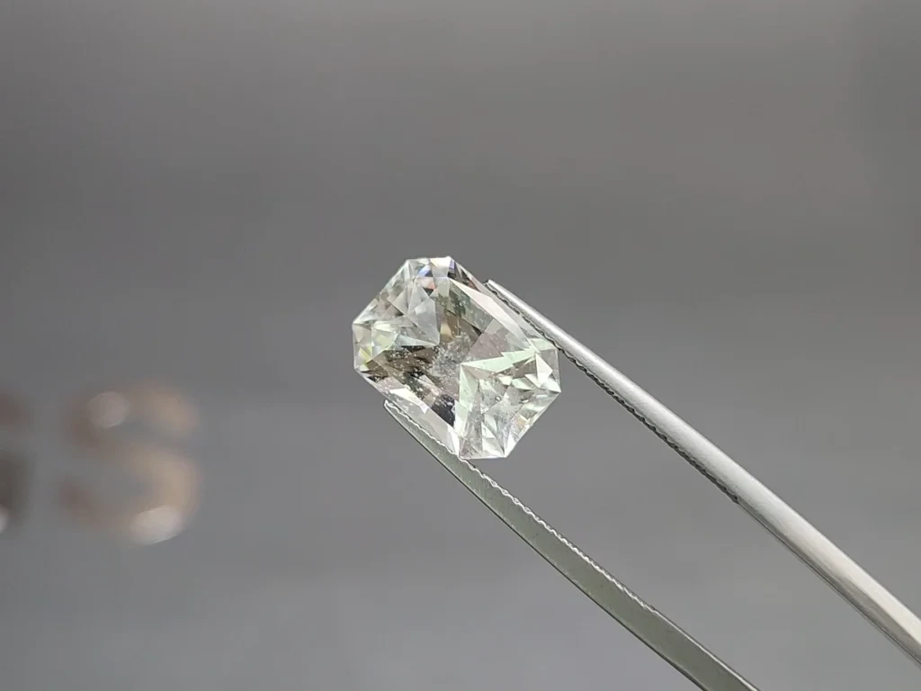 Kunzite light green radiant cut 5.62 carats, Pakistan Image №3