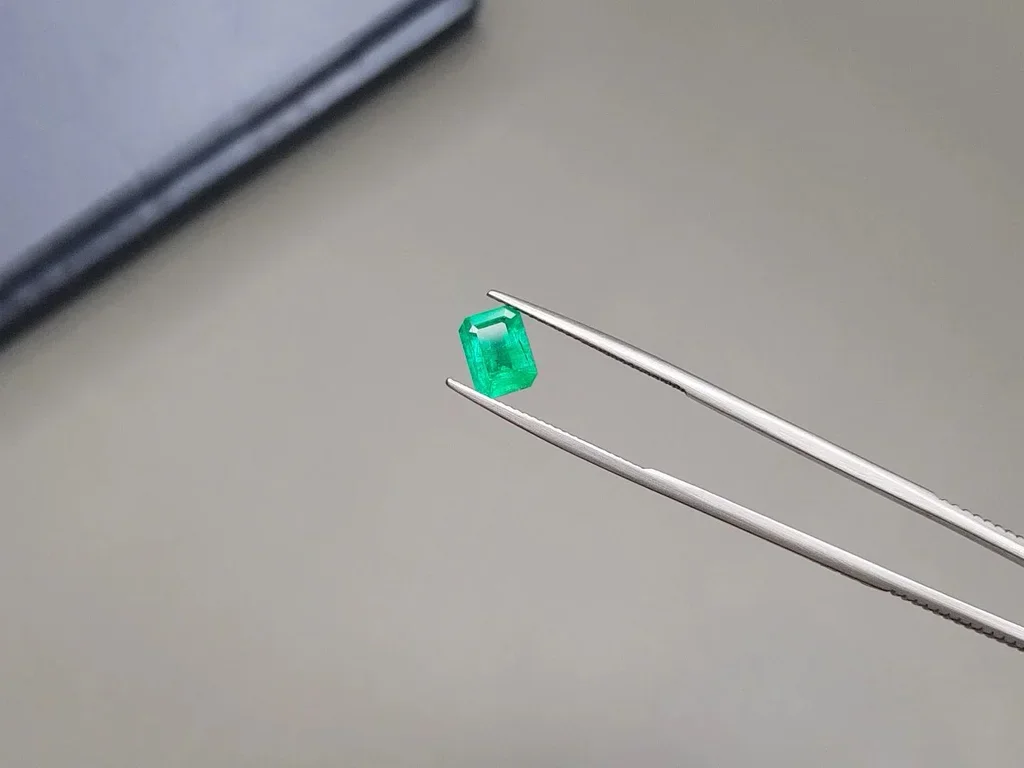 Vivid Green emerald 1.19 ct from Colombia  Image №3