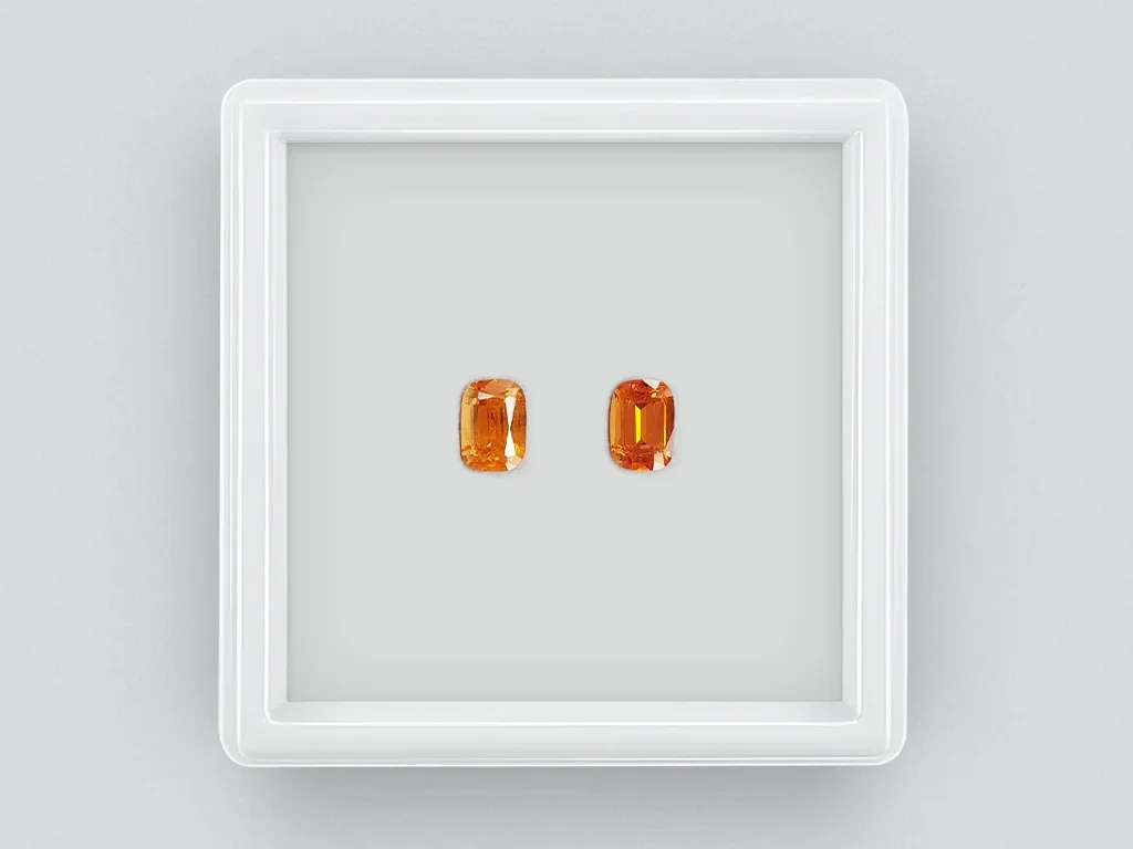 Paar leuchtend orangefarbene Spessartinen im Kissenschliff von 1,90 ct Image №1