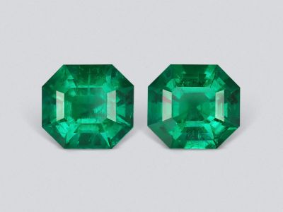 Pair of unique Muzo Green GRS-type 