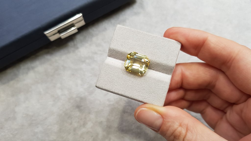 Large unheated golden yellow octagon cut sapphire 15.06 carats, Sri Lanka Image №2
