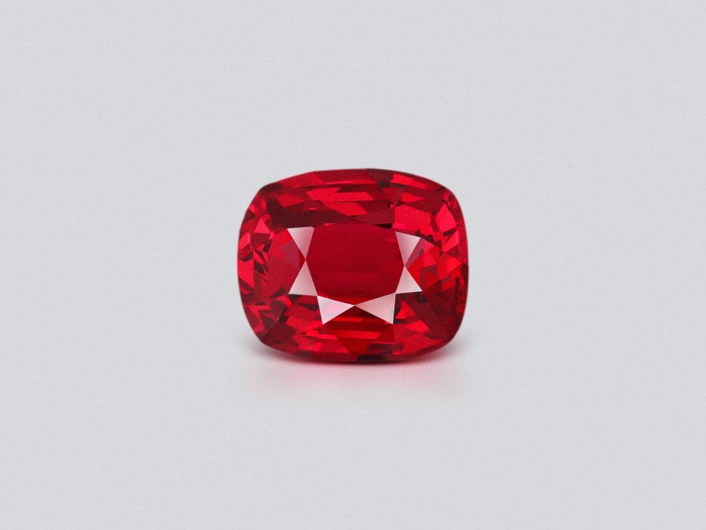 Unique Vietnamese vivid vibrant red spinel in cushion cut 6.69 carats Image №1