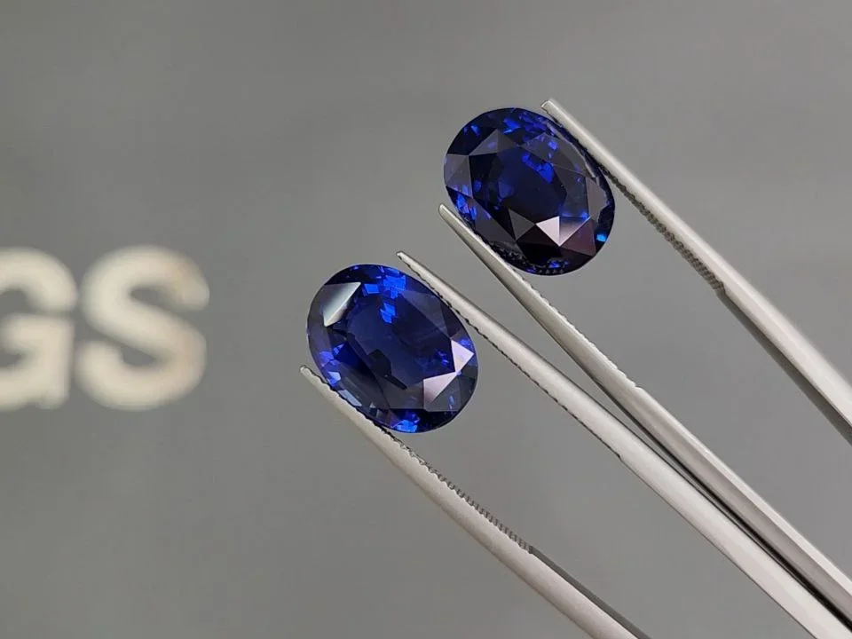 Pair of Royal Blue sapphires in oval cut 20.02 carats, Sri Lanka  Image №3