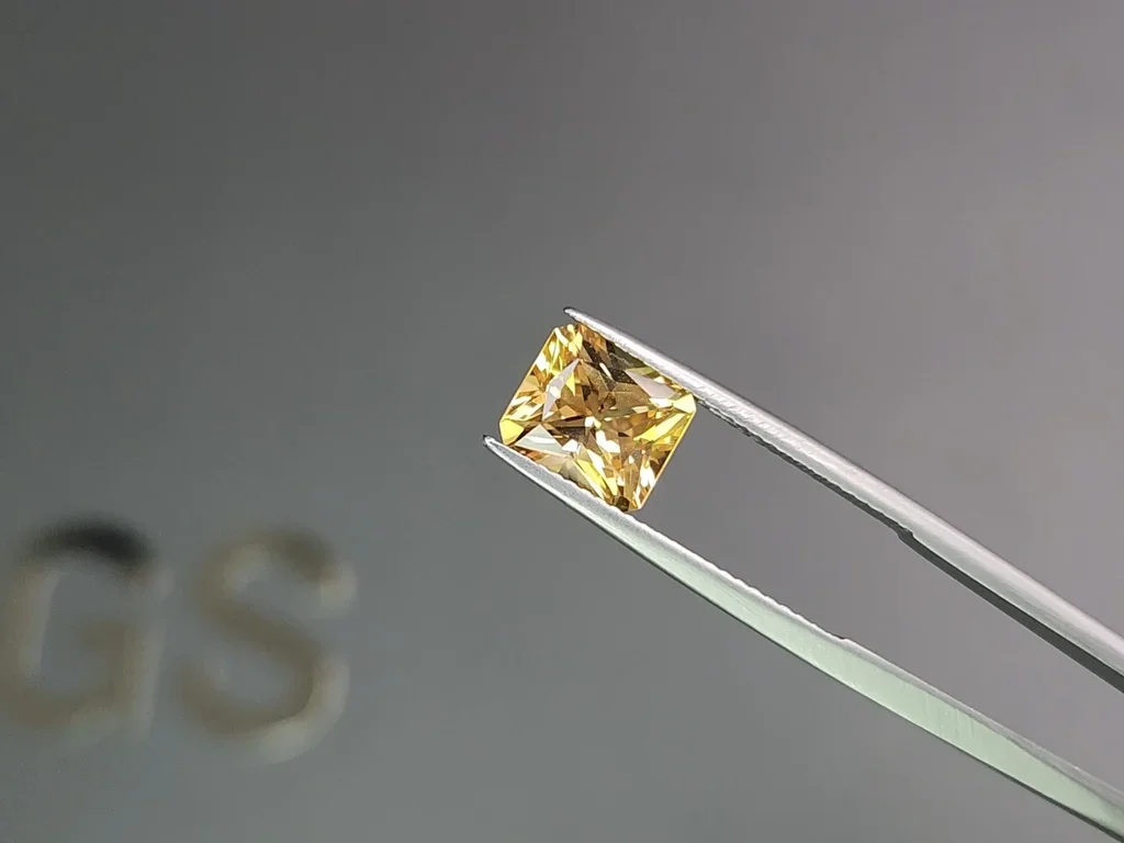Golden topaz Imperial 2.81 carats in radiant cut, Brazil  Image №3