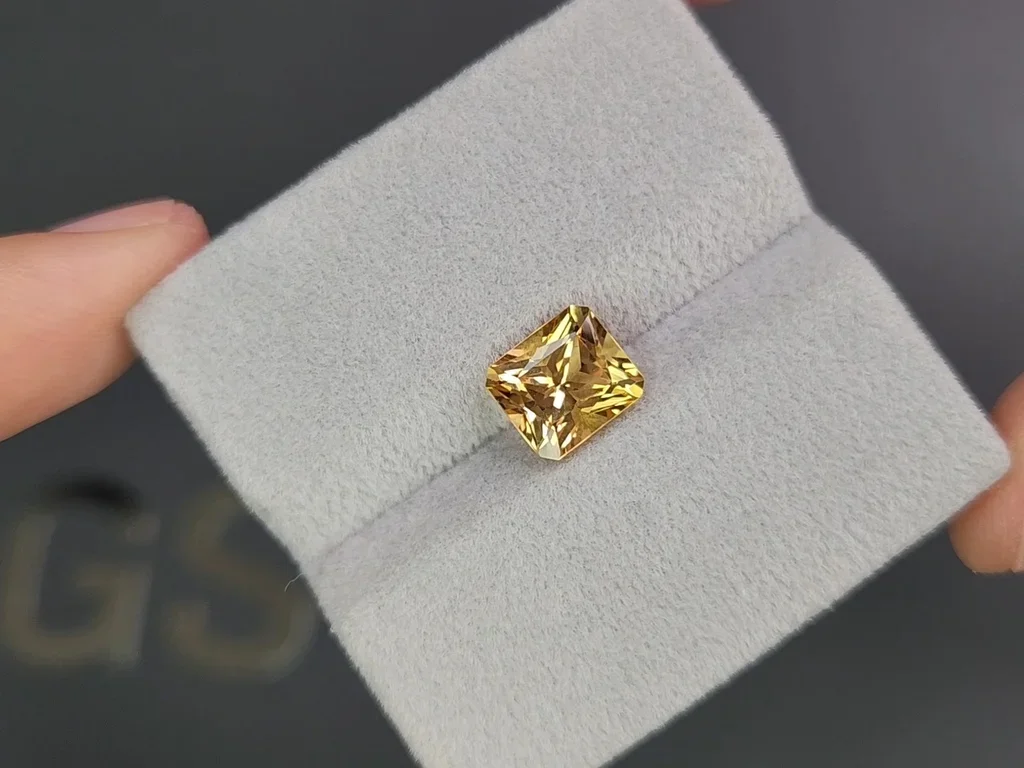 Golden topaz Imperial 2.81 carats in radiant cut, Brazil  Image №4