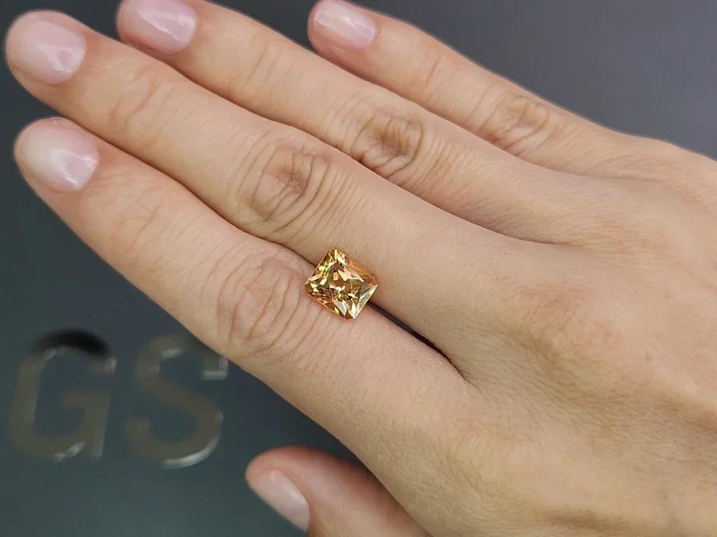 Golden topaz Imperial 2.81 carats in radiant cut, Brazil  Image №2