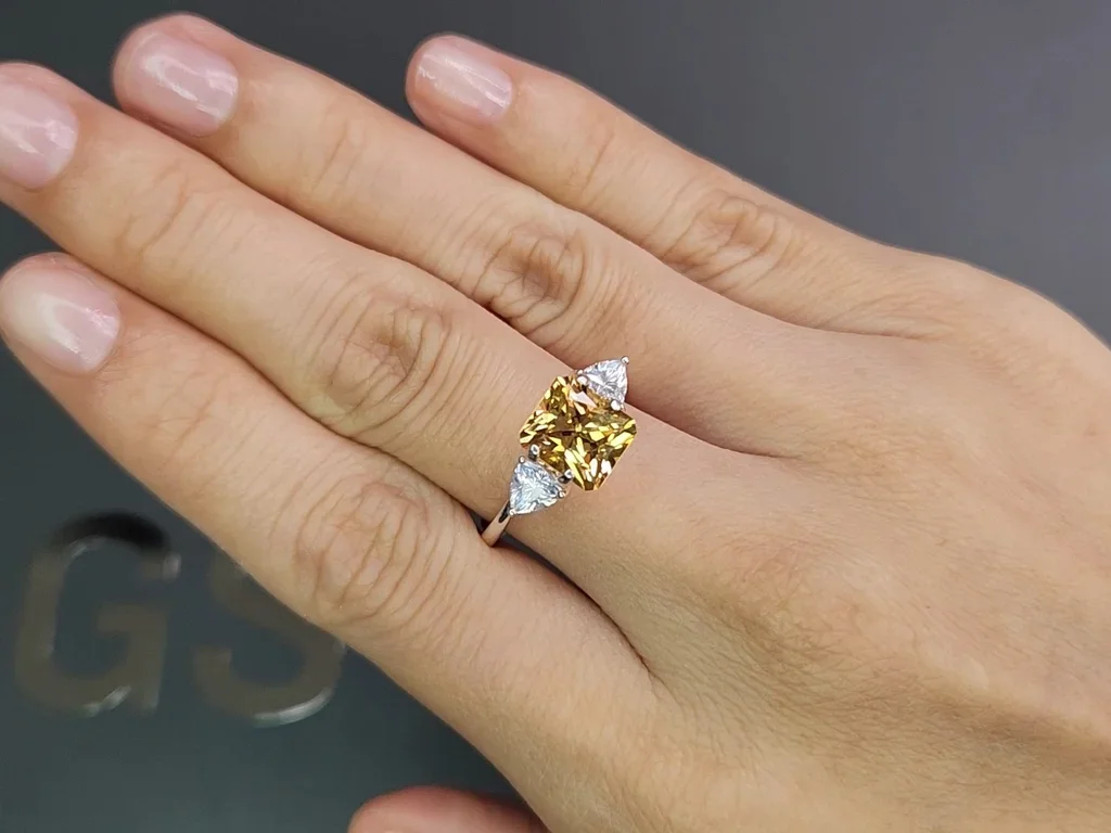 Golden topaz Imperial 2.81 carats in radiant cut, Brazil  Image №5