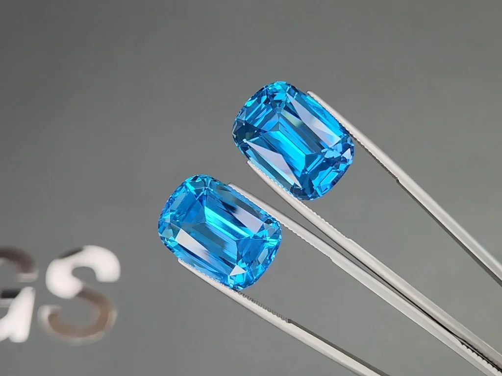 Par de grandes topacios azules brillantes (azul suizo) talla cojín 49,48 quilates, Brasil  Image №3