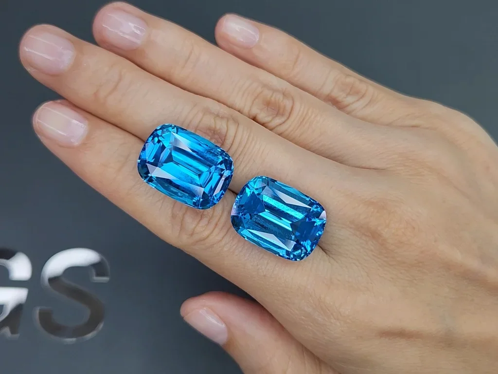 Par de grandes topacios azules brillantes (azul suizo) talla cojín 49,48 quilates, Brasil  Image №2