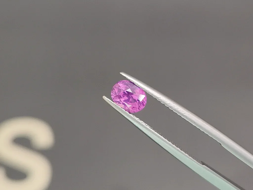 Saphir rose vif taille ovale non chauffé 1,08 carats, Sri Lanka Image №3
