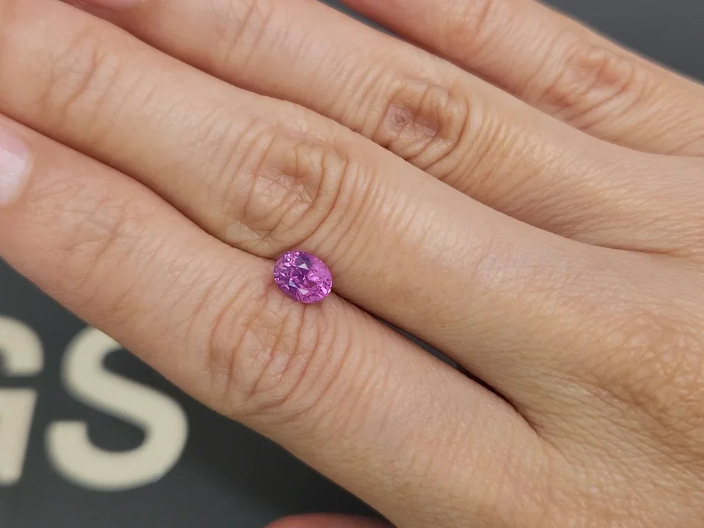 Saphir rose vif taille ovale non chauffé 1,08 carats, Sri Lanka Image №2