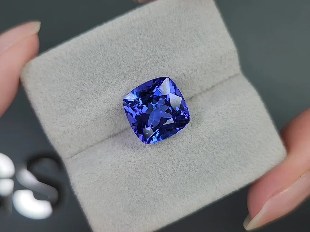 Tanzanite in cushion cut 7.09 carats, Tanzania Image №4