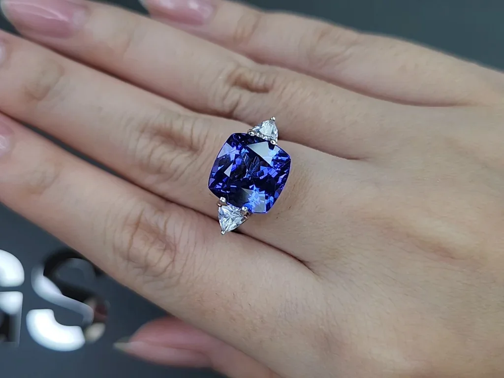 Tanzanite in cushion cut 7.09 carats, Tanzania Image №5