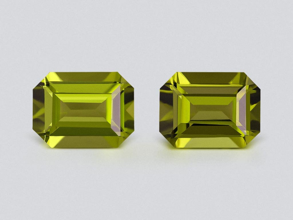 Par de peridotos de talla octogonal de 4,94 carats, de Burma Image №1