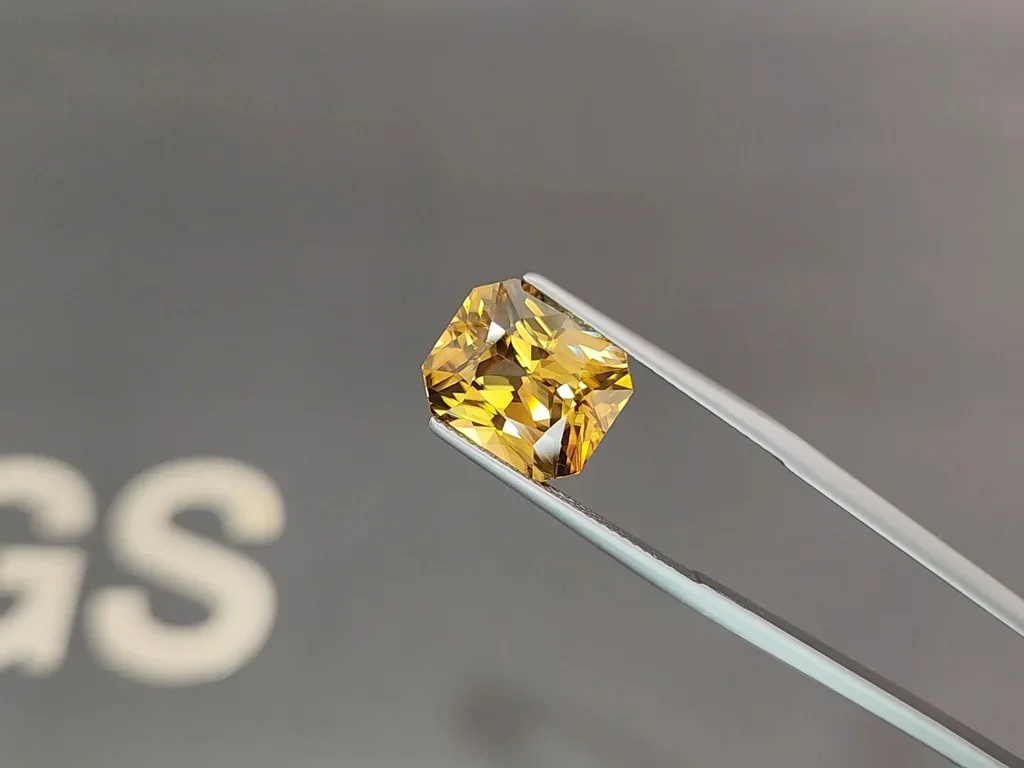 Zircon jaune taille radiant 11,67 carats, Sri Lanka Image №3