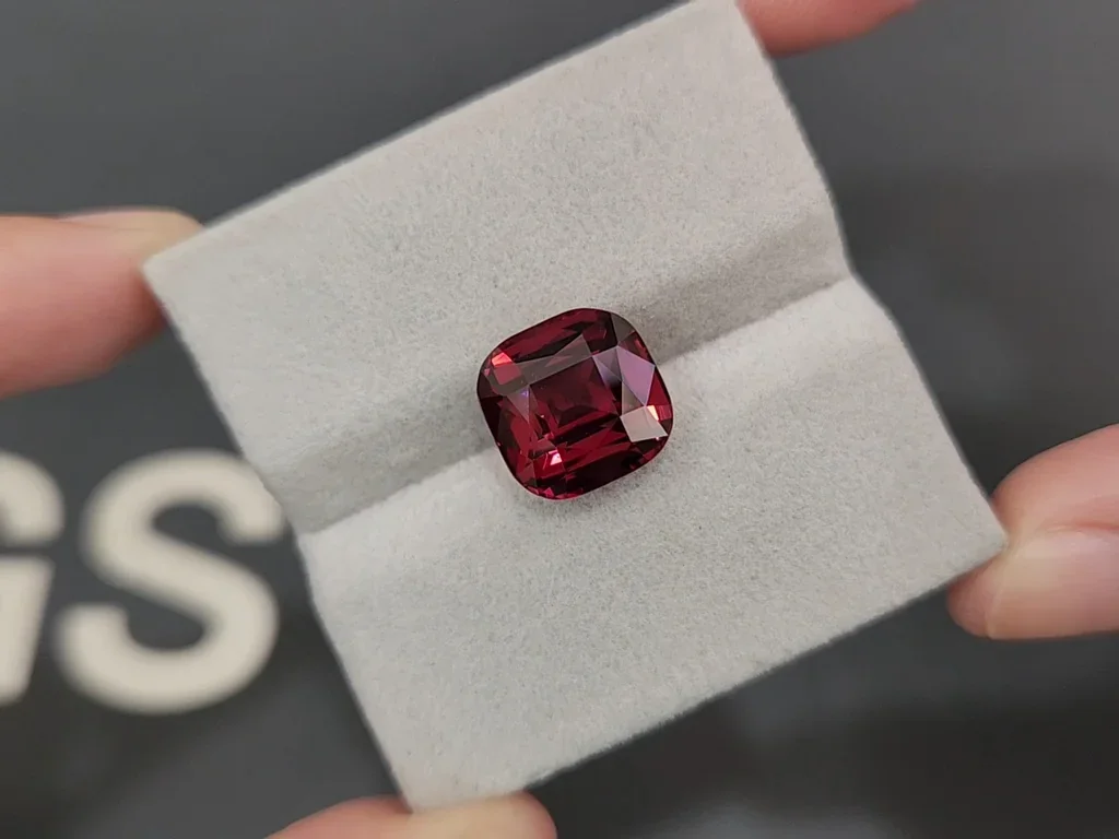 Granate rodolita de talla cojín10,08 carats, de Tanzania Image №4