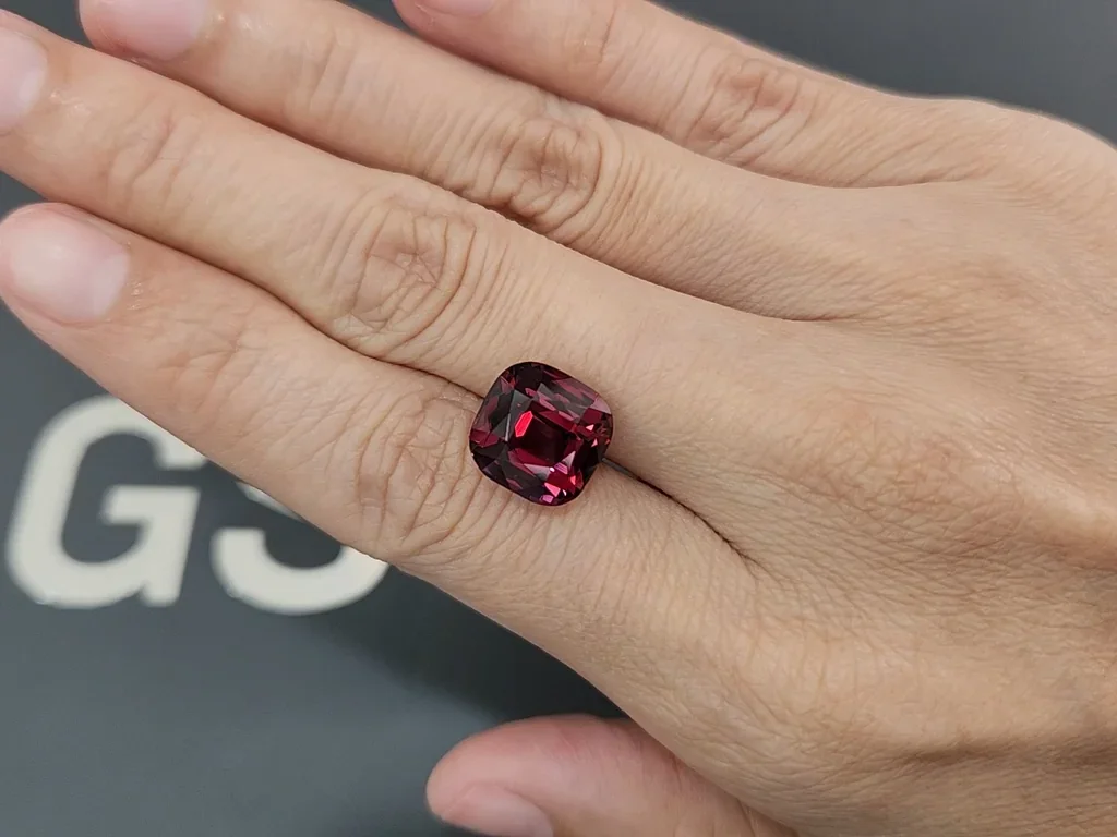 Granate rodolita de talla cojín10,08 carats, de Tanzania Image №2