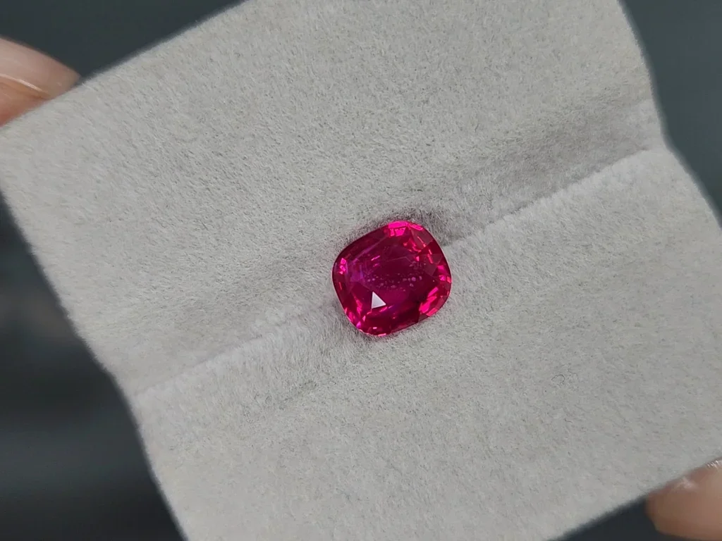 Rubis taille coussin non chauffé 2,51 carats, Mozambique  Image №4
