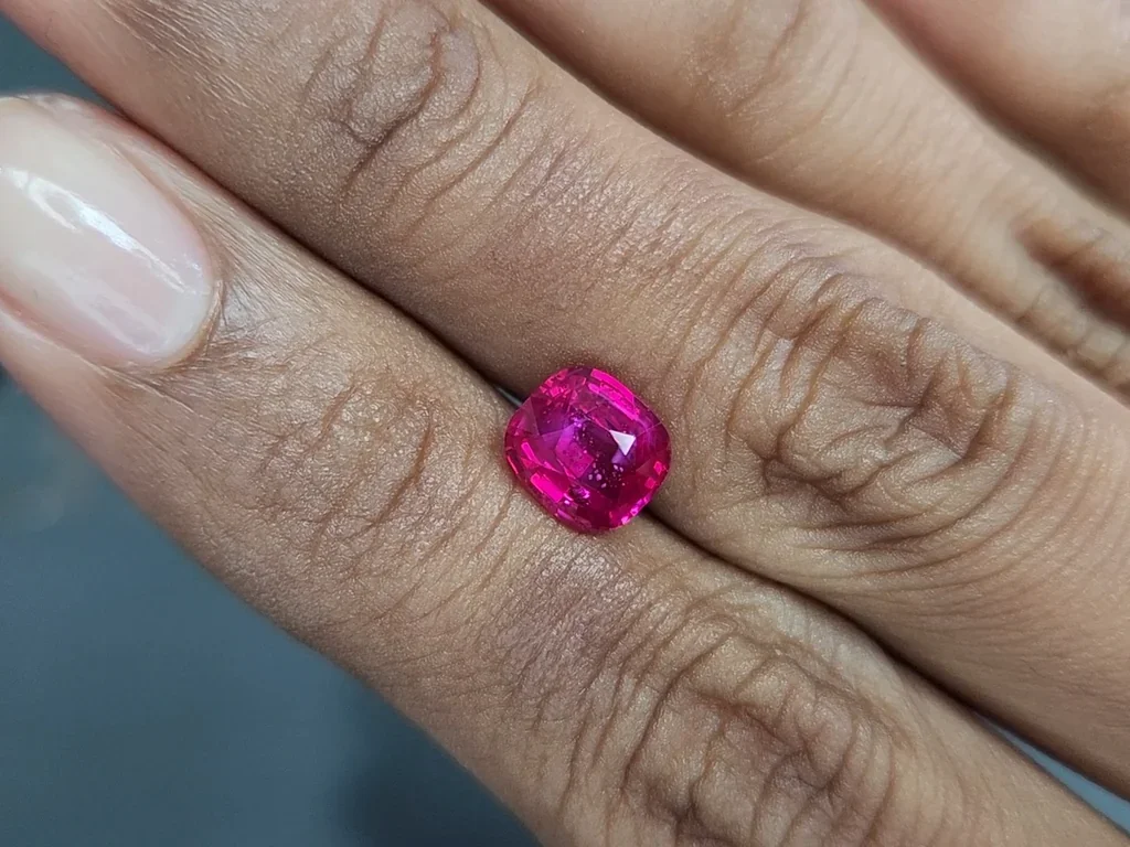 Rubis taille coussin non chauffé 2,51 carats, Mozambique  Image №2