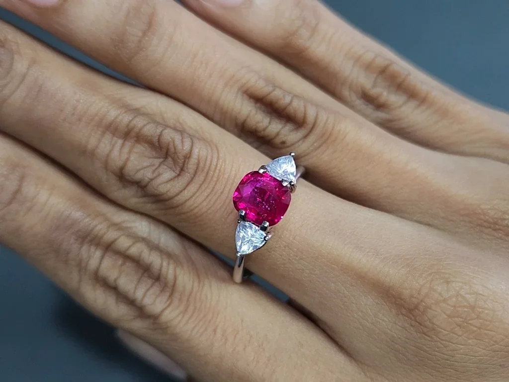 Rubis taille coussin non chauffé 2,51 carats, Mozambique  Image №5