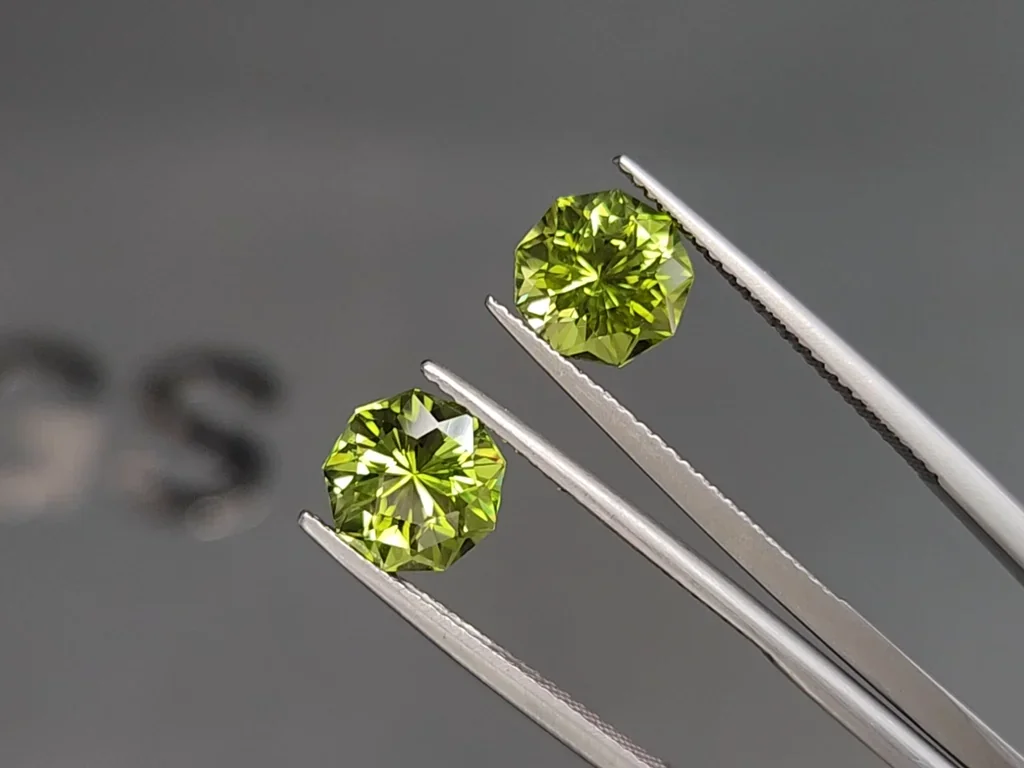 Par de peridotos de talla redonda de 4,60 carats, de Birmania Image №3