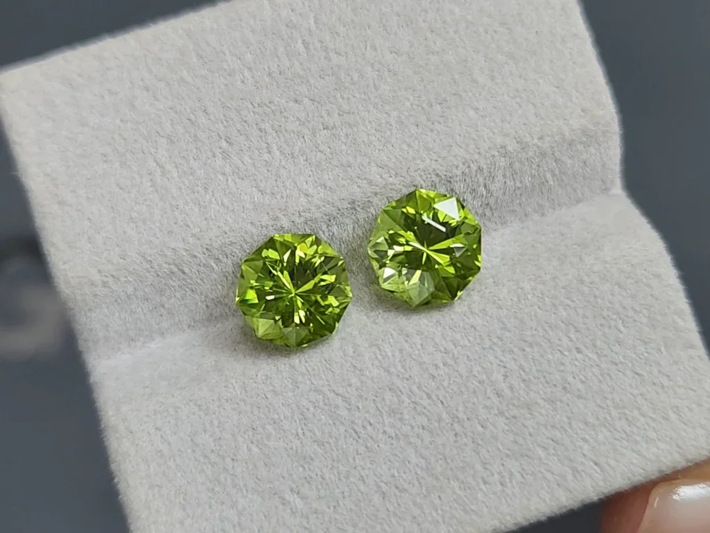 Par de peridotos de talla redonda de 4,60 carats, de Birmania Image №4