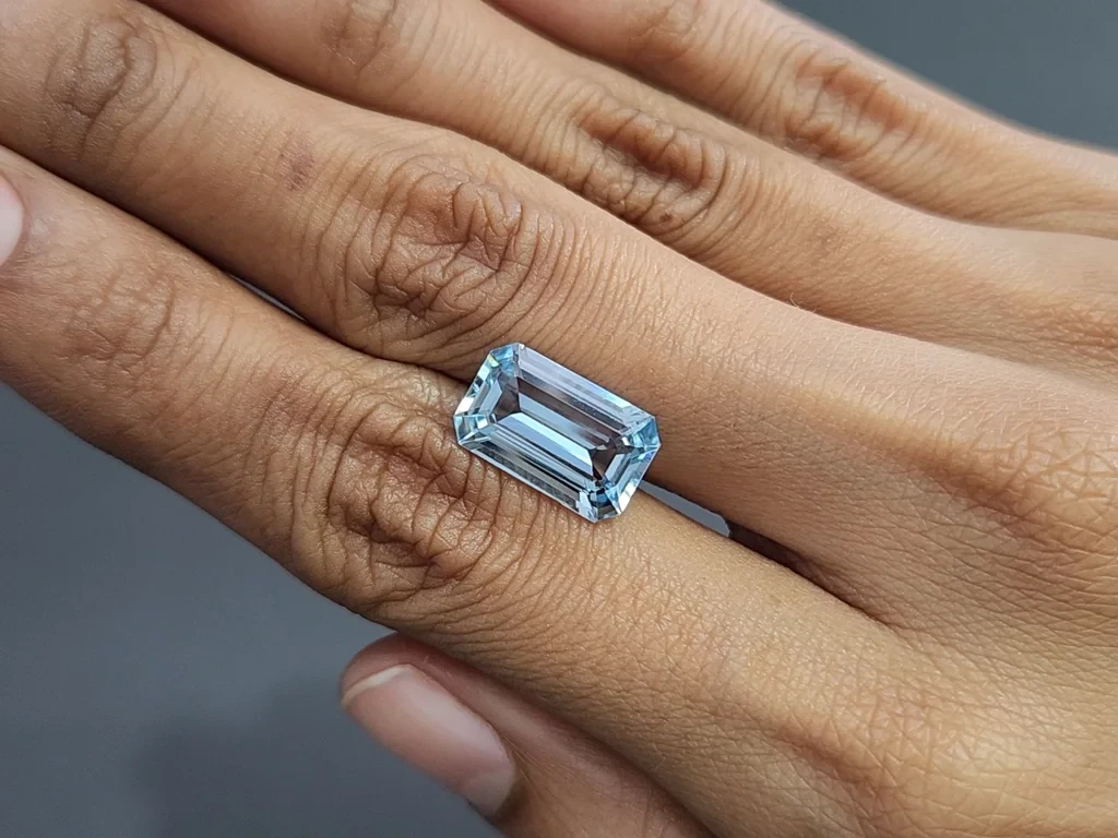 Aquamarine octagon cut  5.29 carats, Madagascar Image №2