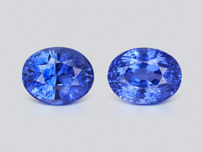 Pair of Intense Blue sapphires in oval cut 4.77carats, Sri Lanka photo