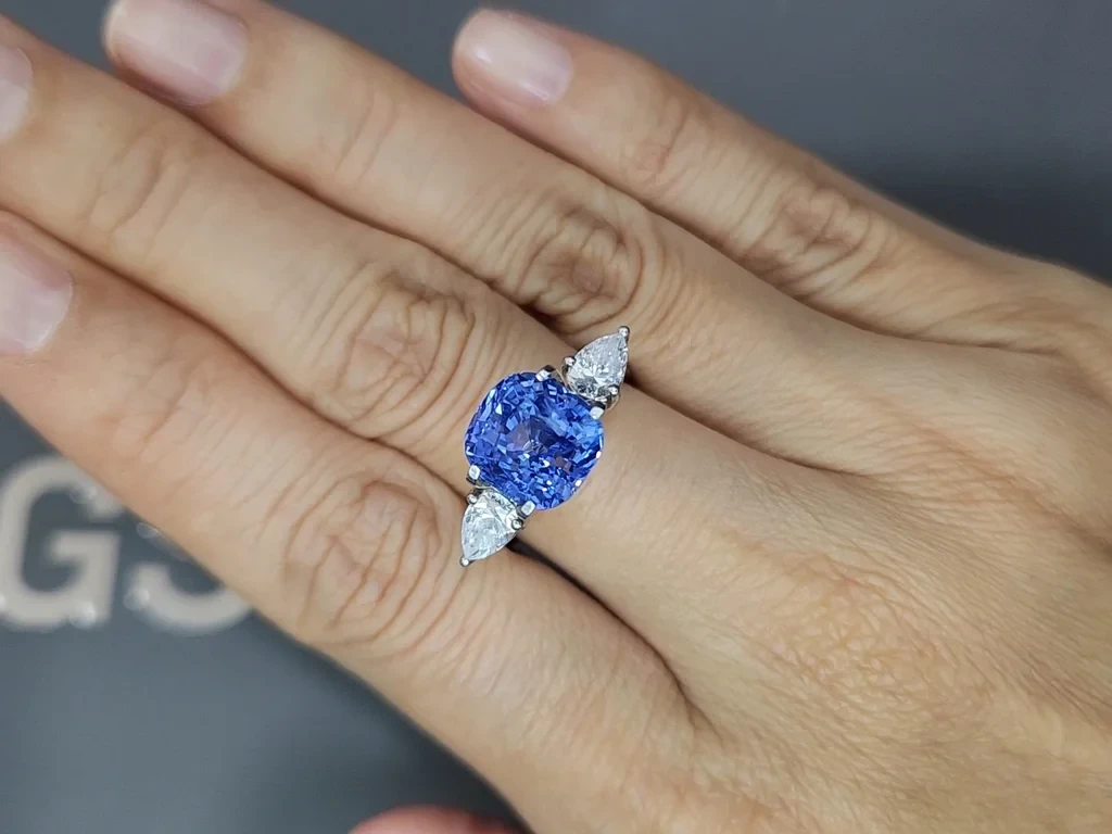 Lot #4. Unheated Cornflower Blue sapphire in cushion cut 6.18 carats, Sri Lanka Image №5