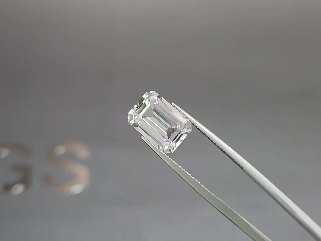 Kunzite light green octagon cut 5.45 carats, Pakistan Image №3